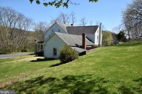 795 Abbottstown Pike, Hanover PA 17331-8235 exterior