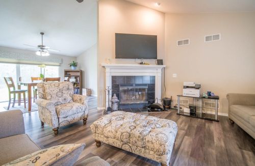 8251 111th St, Milwaukee, WI 53224-2582