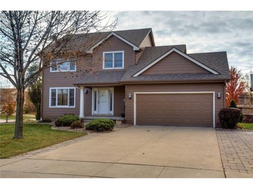 15904 Hawthorn Cir, Des Moines, IA 50325-7925