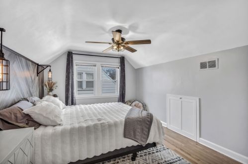 9016 Mount Vernon Ave, Milwaukee WI  53226-4542 exterior