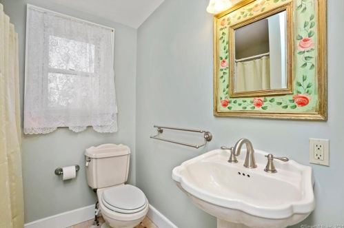 34 Nells Rd, Milford CT 06460-5444 exterior