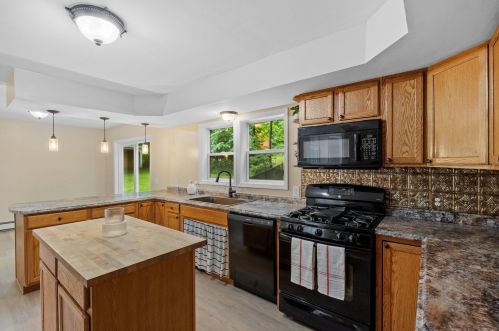 465 Josiah Bartlett Rd, Concord NH 03301-5919 exterior