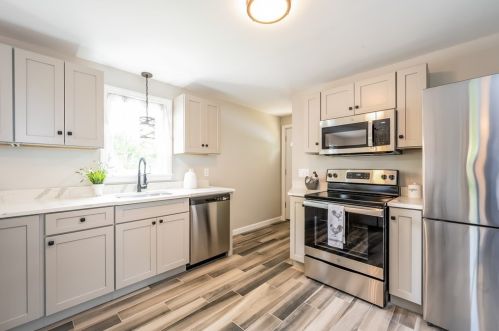 30 Locust Ave, Worcester MA  01604-6020 exterior