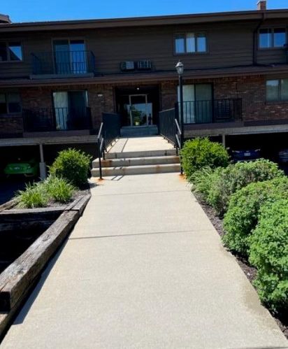 3975 84th St, Milwaukee, WI 53228-2338