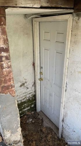 66 Scheerer Ave, Newark NJ  07112-2524 exterior