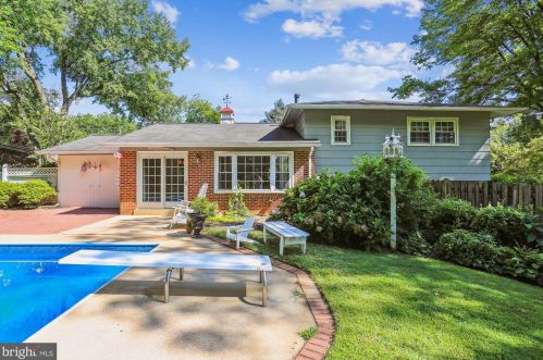 7641 Miller Fall Rd, Rockville MD 20855-1165 exterior