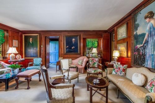 31 Bowery St, Middletown RI 02840-3560 exterior