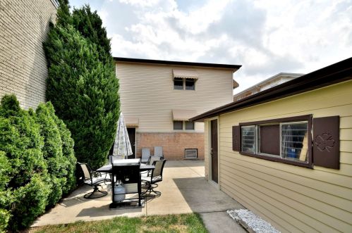 4536 Nottingham Ave, Chicago IL 60656-3825 exterior