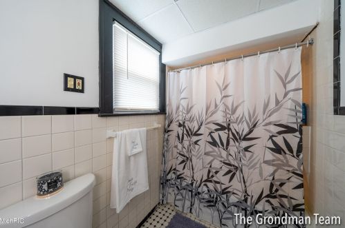 1846 Silver Ave, Grand Rapids MI 49507-2712 exterior