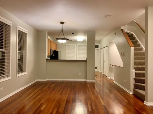 1000 Crosby St, Chicago IL  60610-2404 exterior