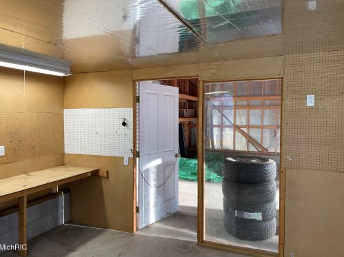 2087 Whitehall Rd, Meskegon MI 49445-1043 exterior