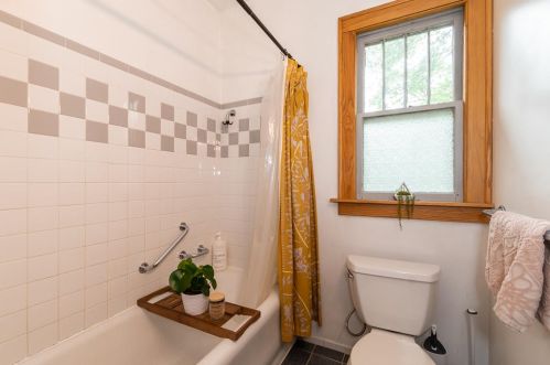 1513 Main St, Kalamazoo MI 49006-3104 exterior