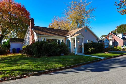 49 Maplecrest Ave, Providence, RI 02911-2937