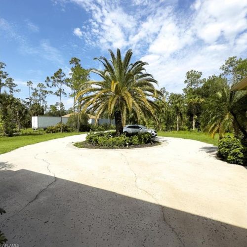 560 Desoto Blvd, Naples FL 34120-9021 exterior