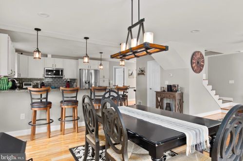 218 Spruce Ave, Edgewater, MD 21037-4801