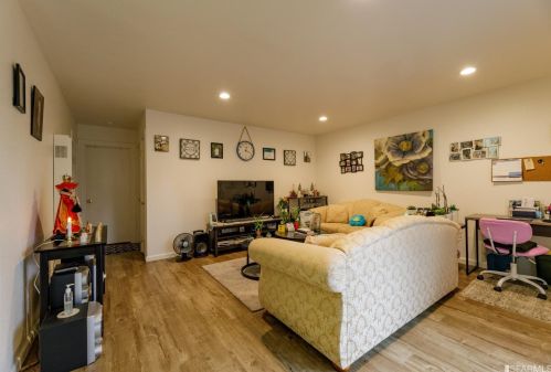 1050 Oak Grove Rd, Concord CA 94518-3254 exterior