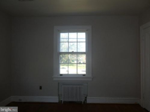 10408 New Hampshire Ave, Silver Spring MD 20905-3918 exterior