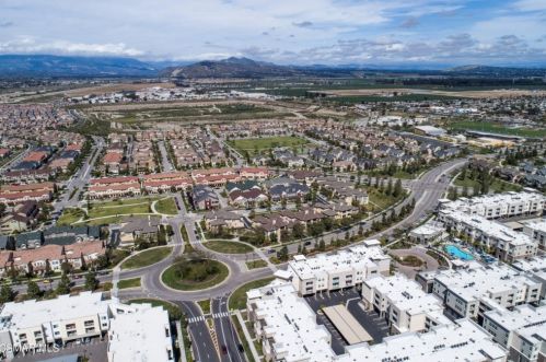 723 Forest Park Blvd, Oxnard CA 93036-5311 exterior