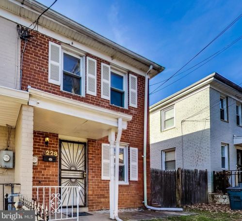 228 56th St, Washington, DC 20019-6743