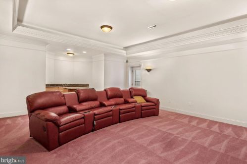 12705 Greenbriar Rd, Rockville MD 20854-6324 exterior