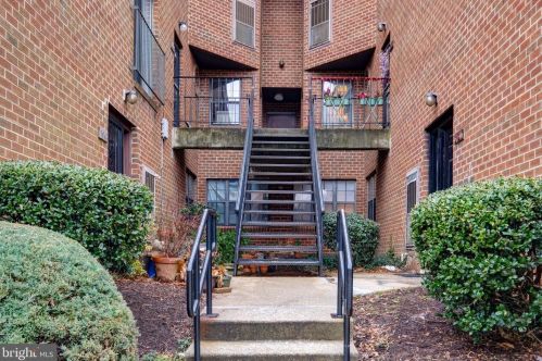 3048 Pineview Ct, Washington, DC 20018-1618