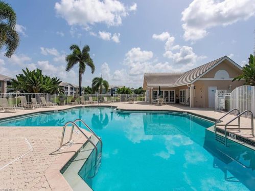 847 Tanbark Dr, Naples FL 34108-6502 exterior