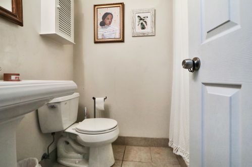 1931 Addison St, Chicago IL 60613-3504 exterior