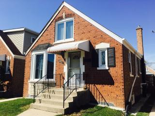 5616 Kilbourn Ave, Chicago IL  60646-5912 exterior