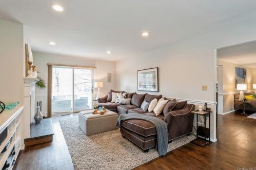 10 Carleton Ave, Briarcliff NY 10510-1723 exterior