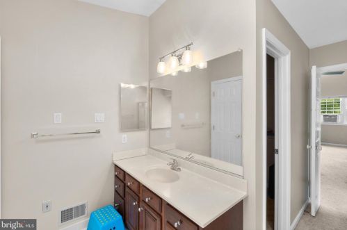 10158 Bracken Dr, Ellicott MD  21042-1675 exterior