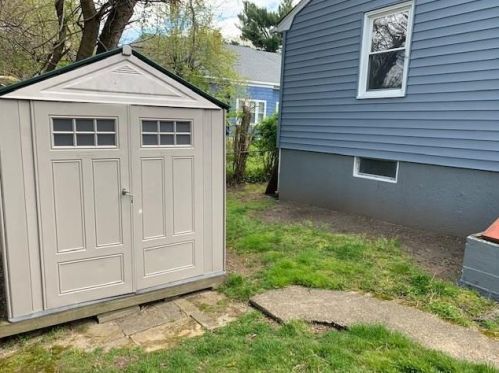 35 Mcclellan St, Providence RI 02909-5619 exterior