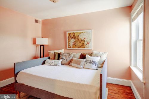 822 Bucknell St, Philadelphia PA 19121-2032 exterior