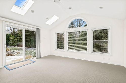 7705 Lake Dr, Milwaukee WI  53217-2910 exterior