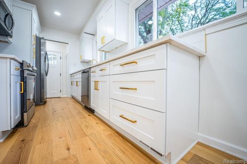 8451 Nightingale St, Dearborn Heights MI  48127-1203 exterior