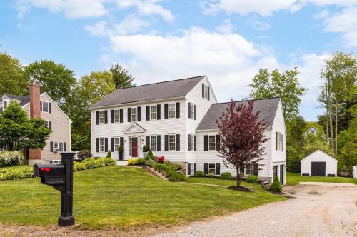 22 Greenleaf Dr, Seabrook NH 03874-4045 exterior