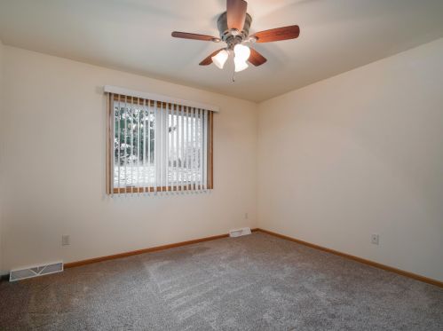 1953 Wild Oak Dr, Manitowoc WI 54220 exterior