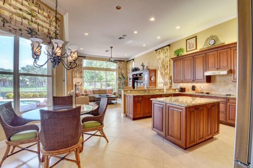 7096 Corning Cir, Boynton Beach FL 33437-3986 exterior