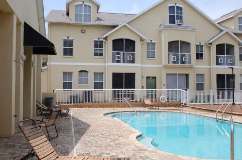 5032 Sunridge Palms Dr, Tampa, FL 33617-1400