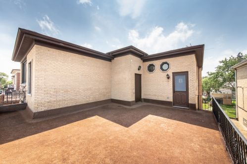 4558 Maria Ct, Chicago IL 60656-4255 exterior