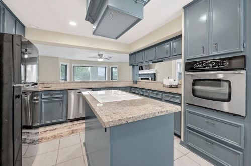 13501 Northshore Dr, Montgomery TX 77356-5371 exterior