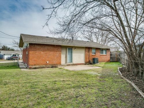 3037 Mccarthy St, Irving TX 75062-4150 exterior