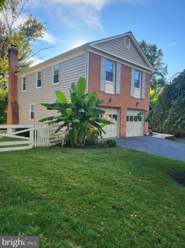 6 Bouldercrest Ct, Rockville MD  20850-3111 exterior