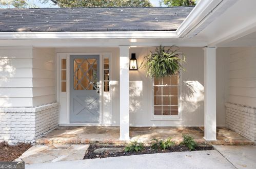 7330 Hunters Branch Dr, Atlanta GA  30328-1721 exterior