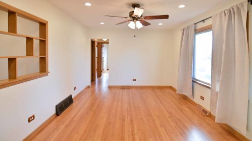 2716 Florida Ave, Waukegan IL 60087-4536 exterior