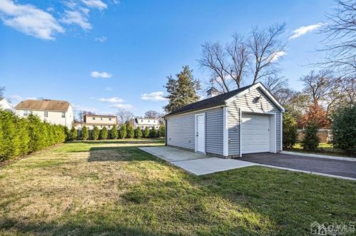 405 Prospect Ave, Green Brook NJ  08812-1529 exterior