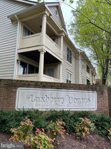 5705 Mayfair Manor Dr, Rockville MD  20852-5552 exterior