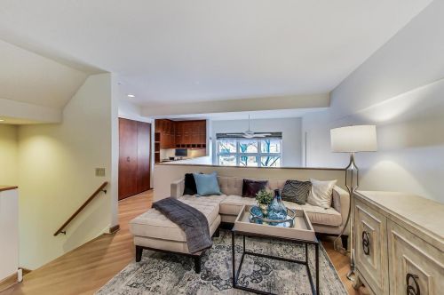 2246 Lakewood Ave, Chicago IL 60614-3629 exterior