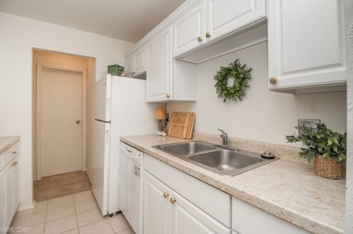 569 Somerset Ln, Bull Valley, IL 60014-7758