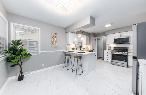 8841 Palmetto Ave, Milwaukee WI  53225-5009 exterior