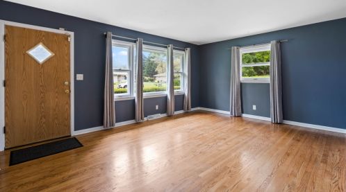 7919 57th St, Milwaukee, WI 53223-4206